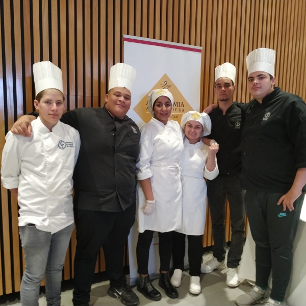 ALBA: ALLIEVI E CHEF ALLA FIERA DEL TARTUFO